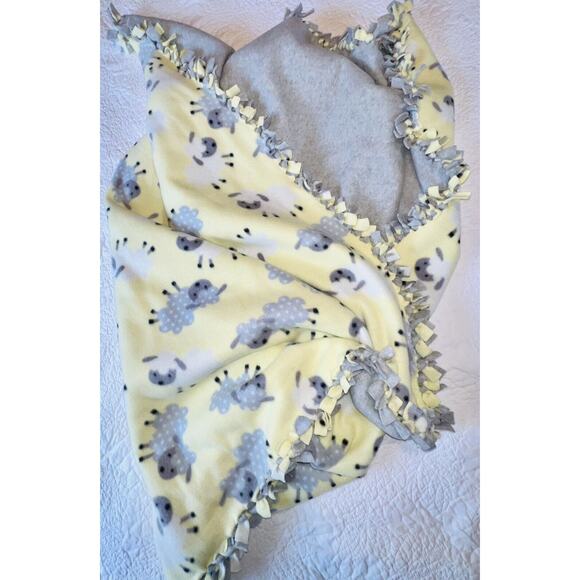 Handmade Yellow Gray Fleece Tie Knot Blanket Lamb Soft Double Layer 44" x 55" - Picture 4 of 4